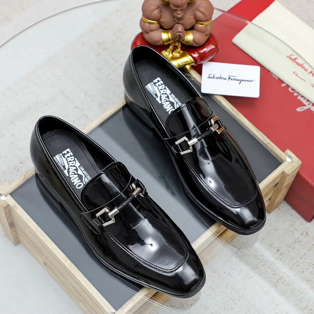 Men's shoes 💰460 🔥Ferragamo's new men's casual slip-on shoes🇨🇳Official website original 1:1 mold, original quality💯Fine workmanship, high-end luxury☘The upper is made of imported Italian first-layer cowhide🌴Luxurious water dyeing🐂Leather lining🍓Rubber wear-resistant and non-slip outsole, breathable and comfortable to wear🍍The first choice for high-grade men, 5 colors available! Code number 38-44 (45.46. Customized)